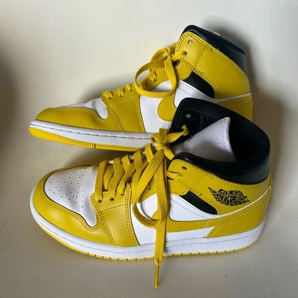 Nike Air Jordan 1 Mid 'Vivid Sulfur' Yellow White Basketball Shoes Size 6 - Picture 4 of 10